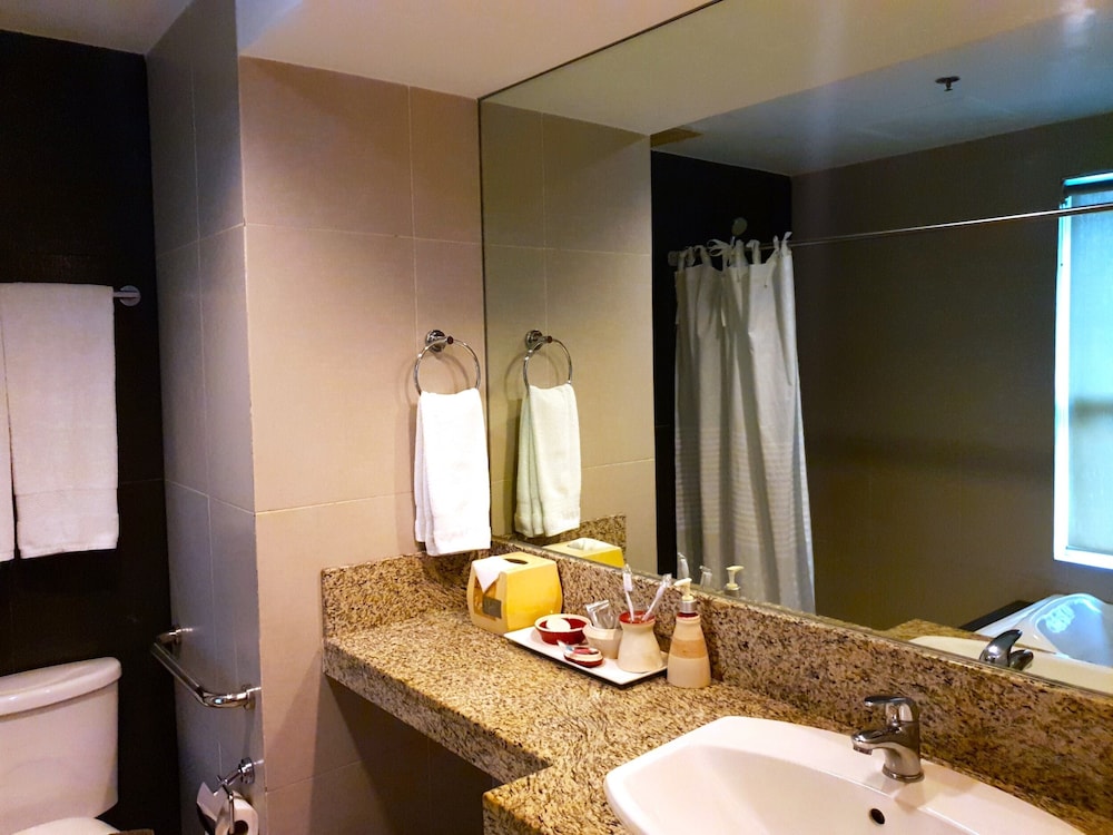 Festive Hotel Makati 56/60