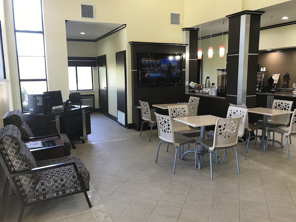 Super 8 by Wyndham Fairfield, TX 19/36