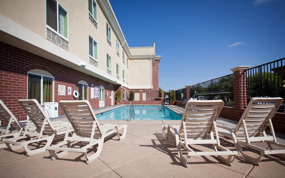 Holiday Inn Express Hotel Suites Sacramento Ne C 7/75