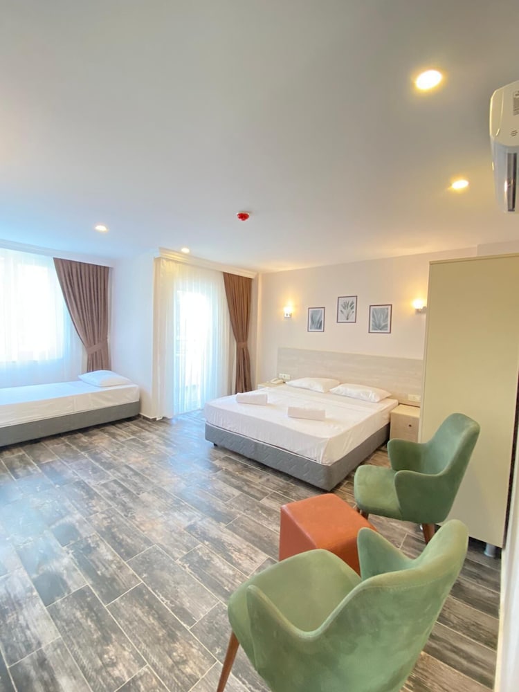Dream Town Hotel & Restaurant 13/50