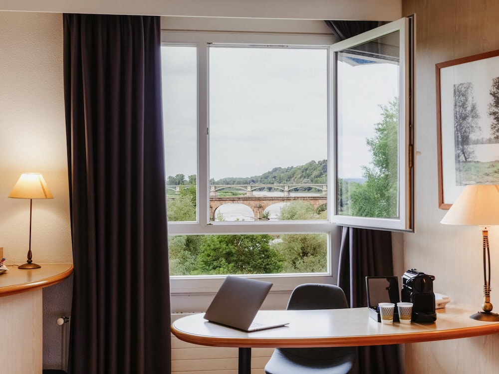 Mercure Nevers Pont De Loire 46/67