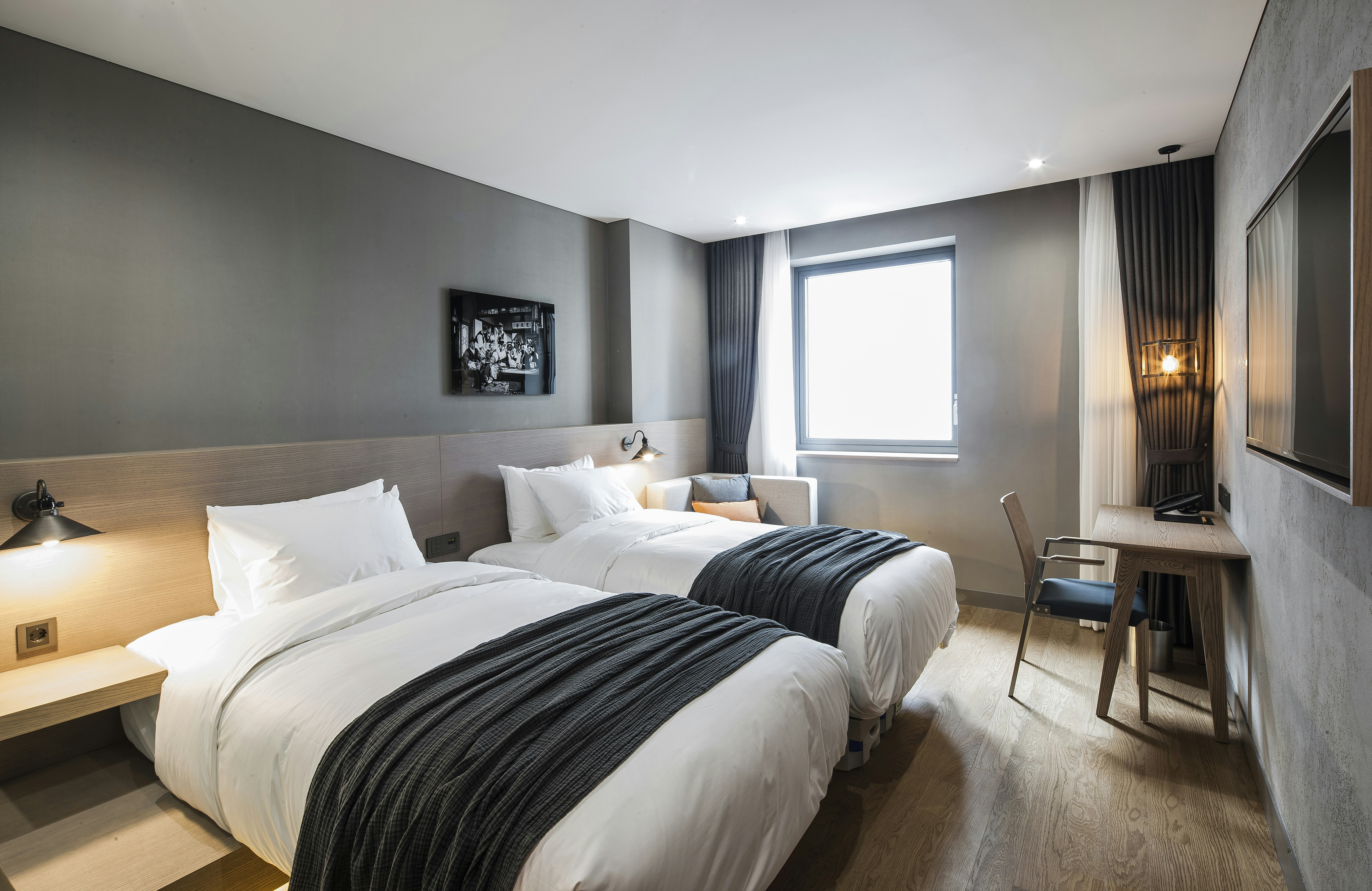 DELUXE, TWIN BEDS