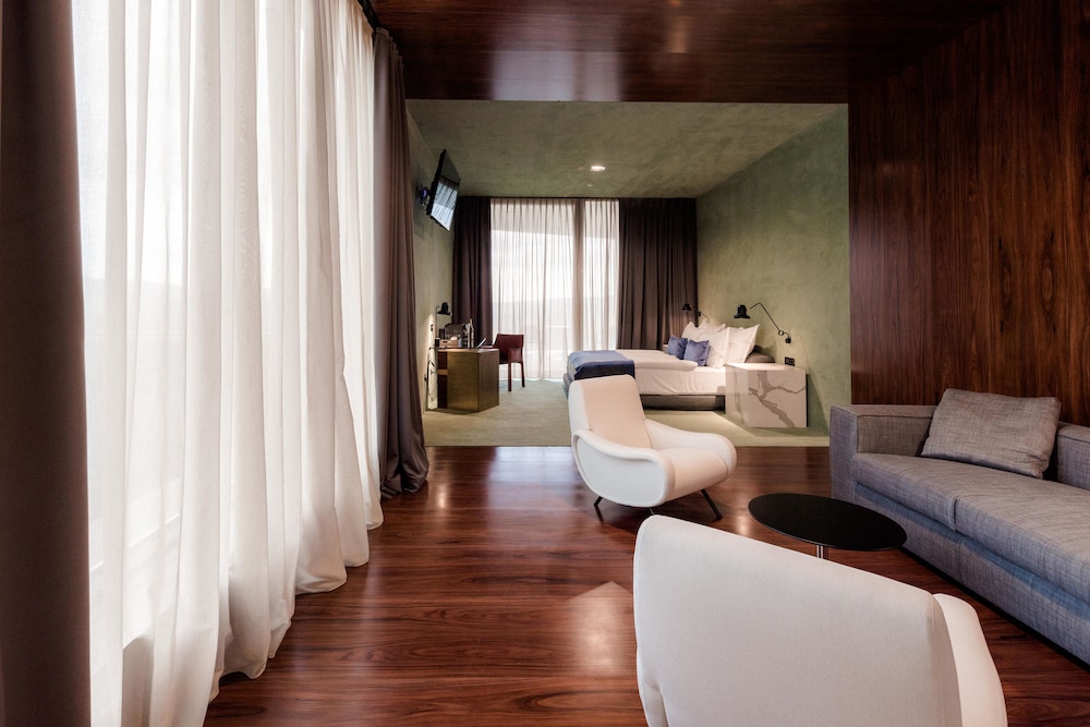 Wine Heritage Hotel Roxanich 60/81