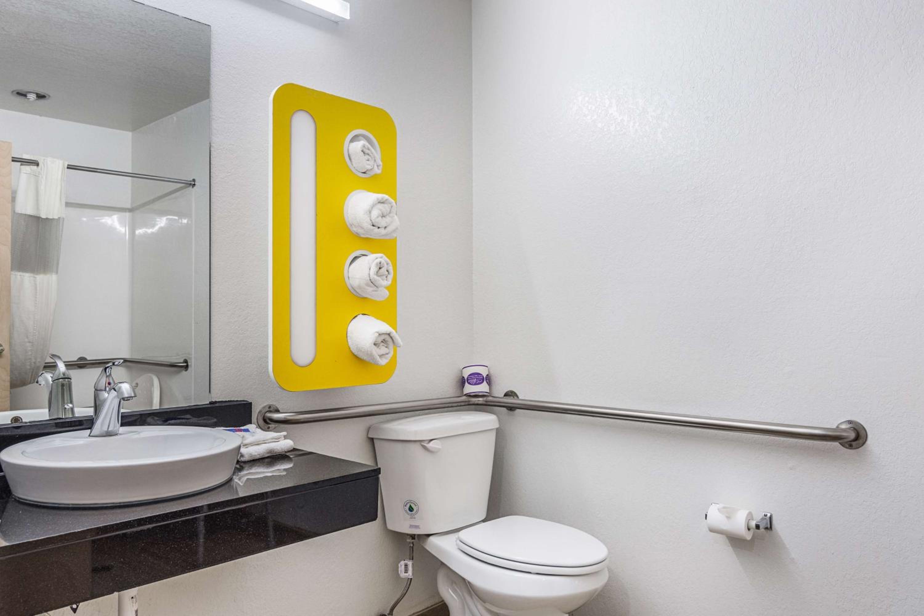 1 Queen Bed - Mobility Accessible Tub Nsmk, Motel6 McAlester, OK 8/9
