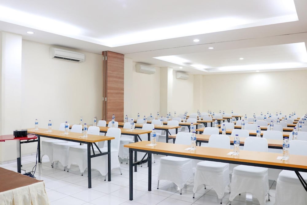 LeGreen Suite Ratulangi 25/25