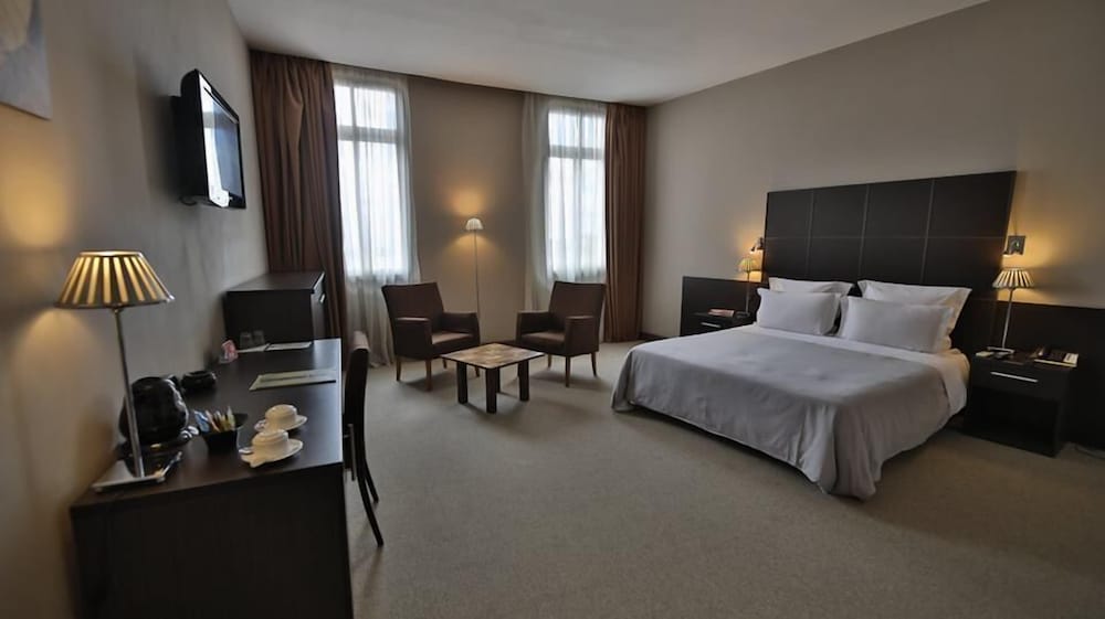 TANA Hotel 8/62