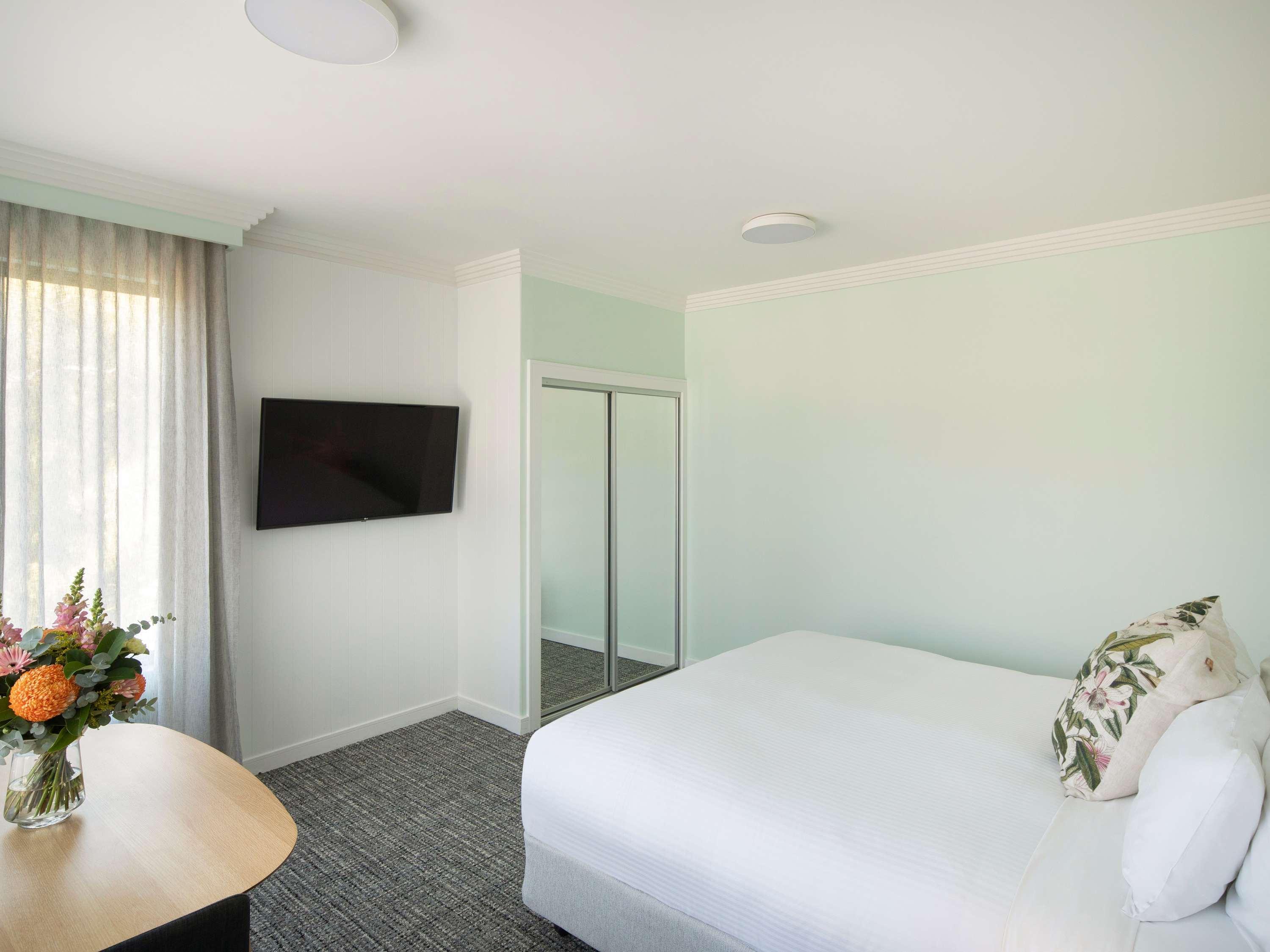 Superior, King Bed, Accessible