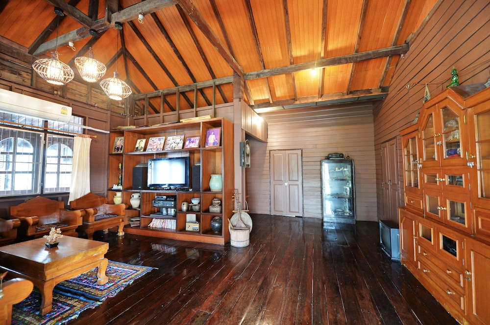 Huan Kawin Hostel Photography Gallery 37/50