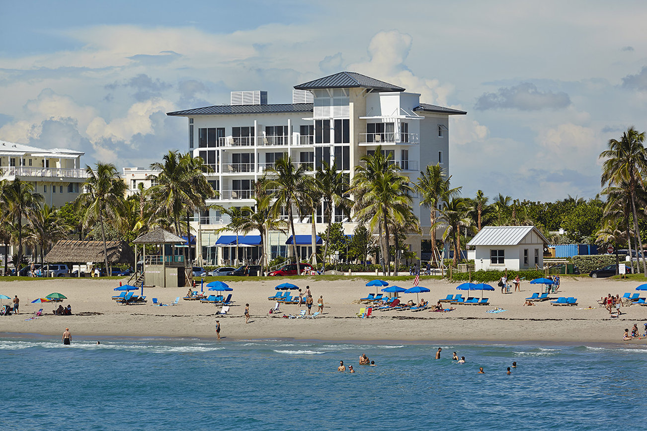 Royal Blues Hotel 45/46