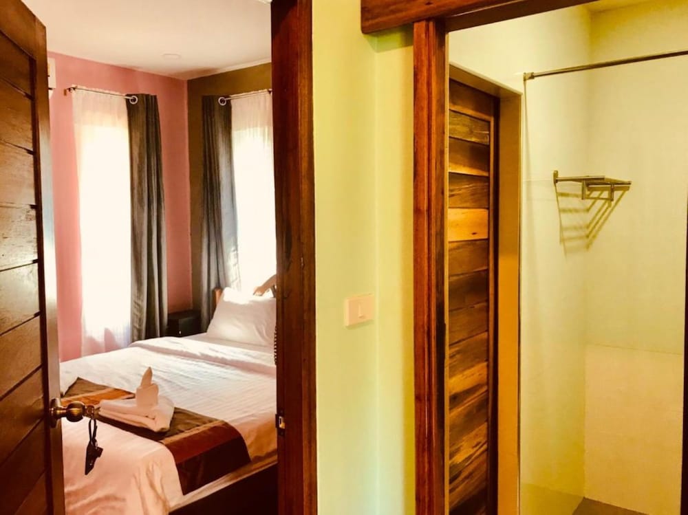 Boutique Village Hotel SHA Plus 18/71