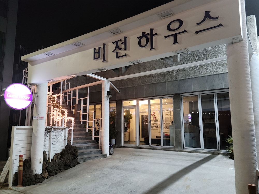 Vision Guest House 2/50