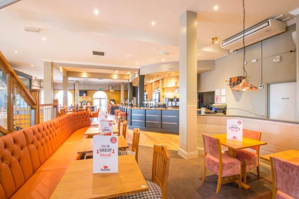 Premier Inn Manchester Salford Quays 35/47