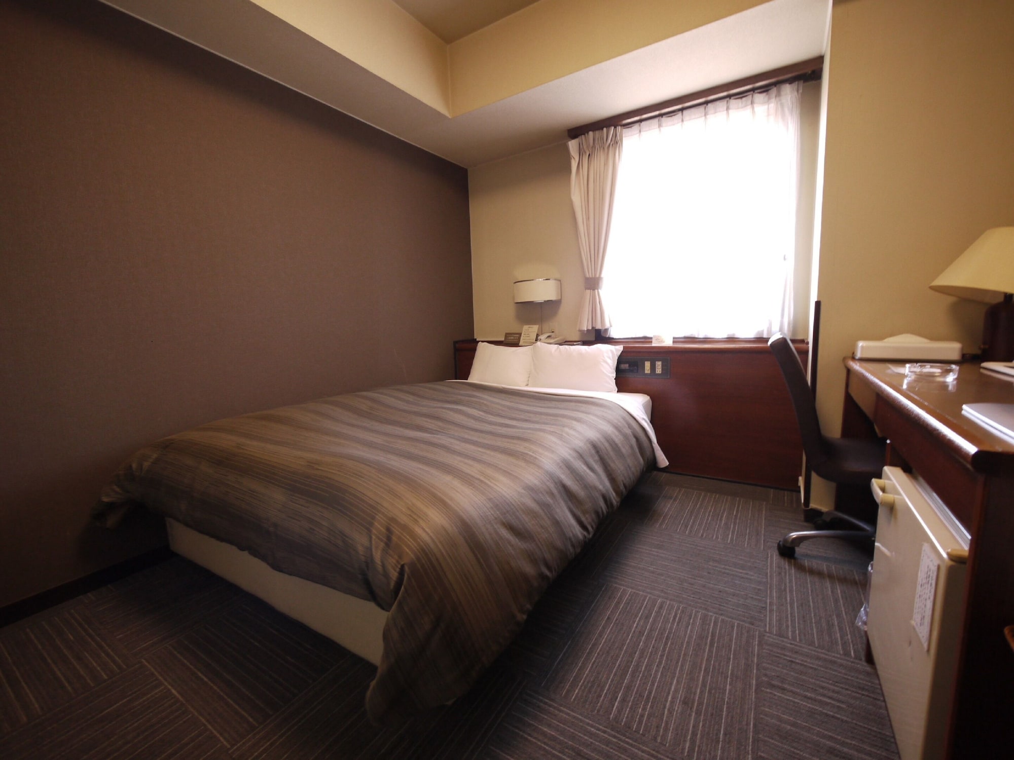 ROOM, DOUBLE BED