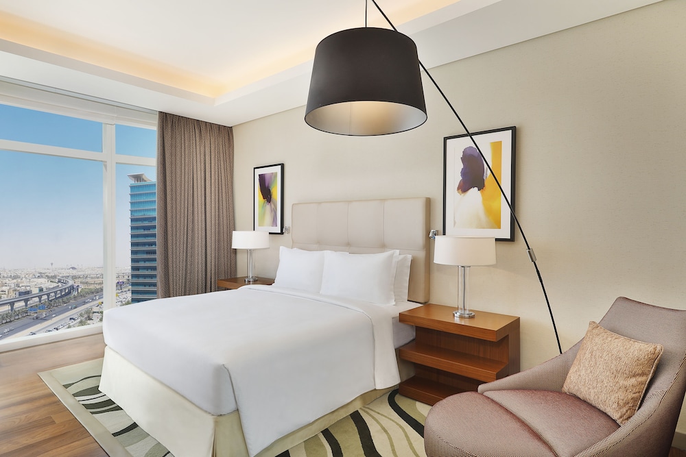 فندق هيلتون الرياض والشقق الفندقيه(Hilton Riyadh Hotel & Residences) 24/82