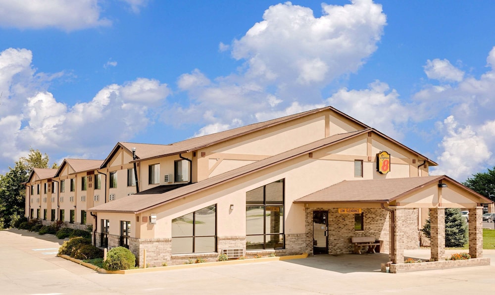 Super 8 by Wyndham Centerville 3/36