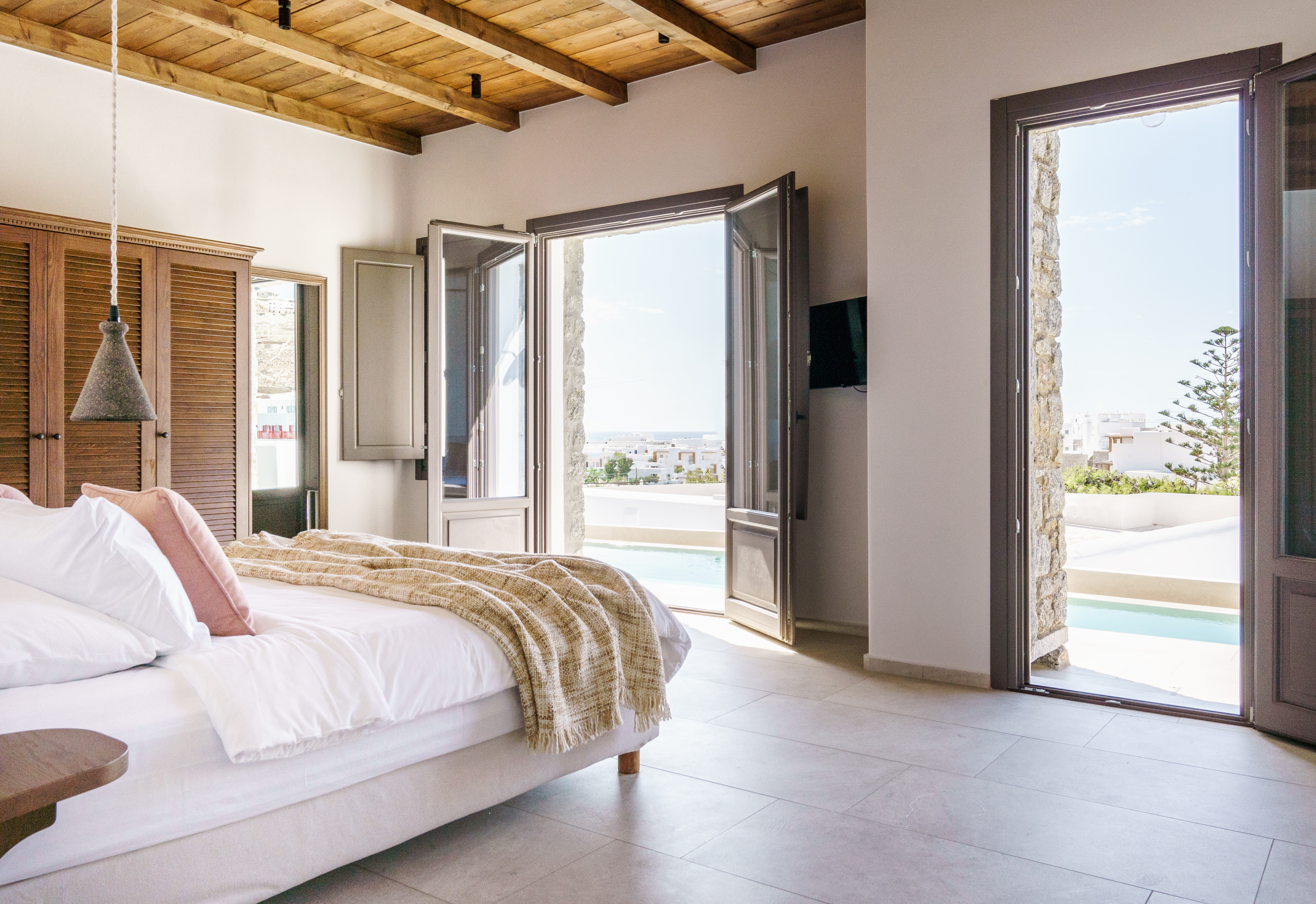 Junior Suite, Shared Pool