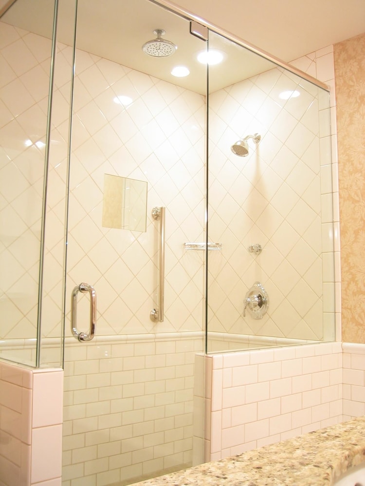 Best Western Premier Mariemont Inn 13/46