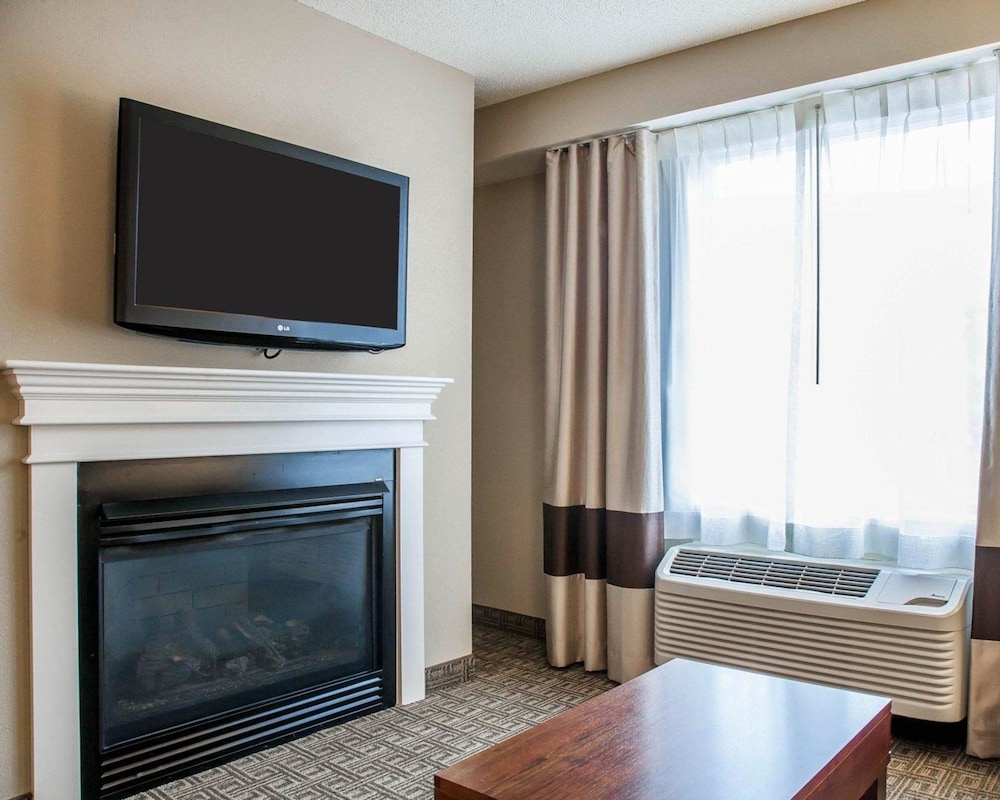 Comfort Inn & Suites Sturbridge-Brimfield 27/54