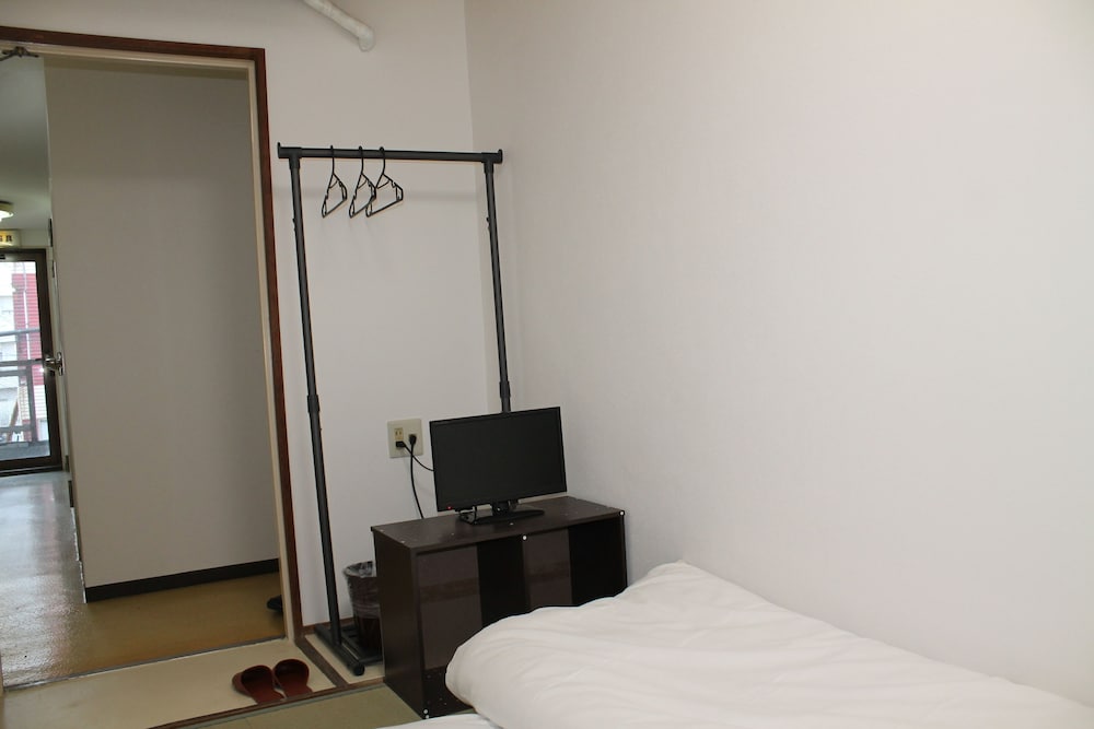 ROOM, SINGLE, SMOKING