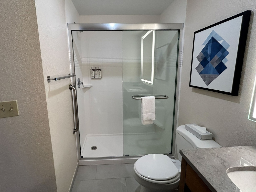 Candlewood Suites Fayetteville – University of Arkansas 61/63