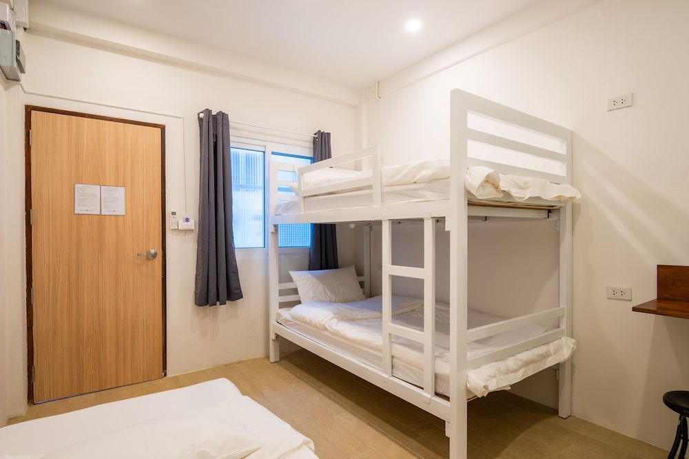 Morn-Ing Hostel 18/48