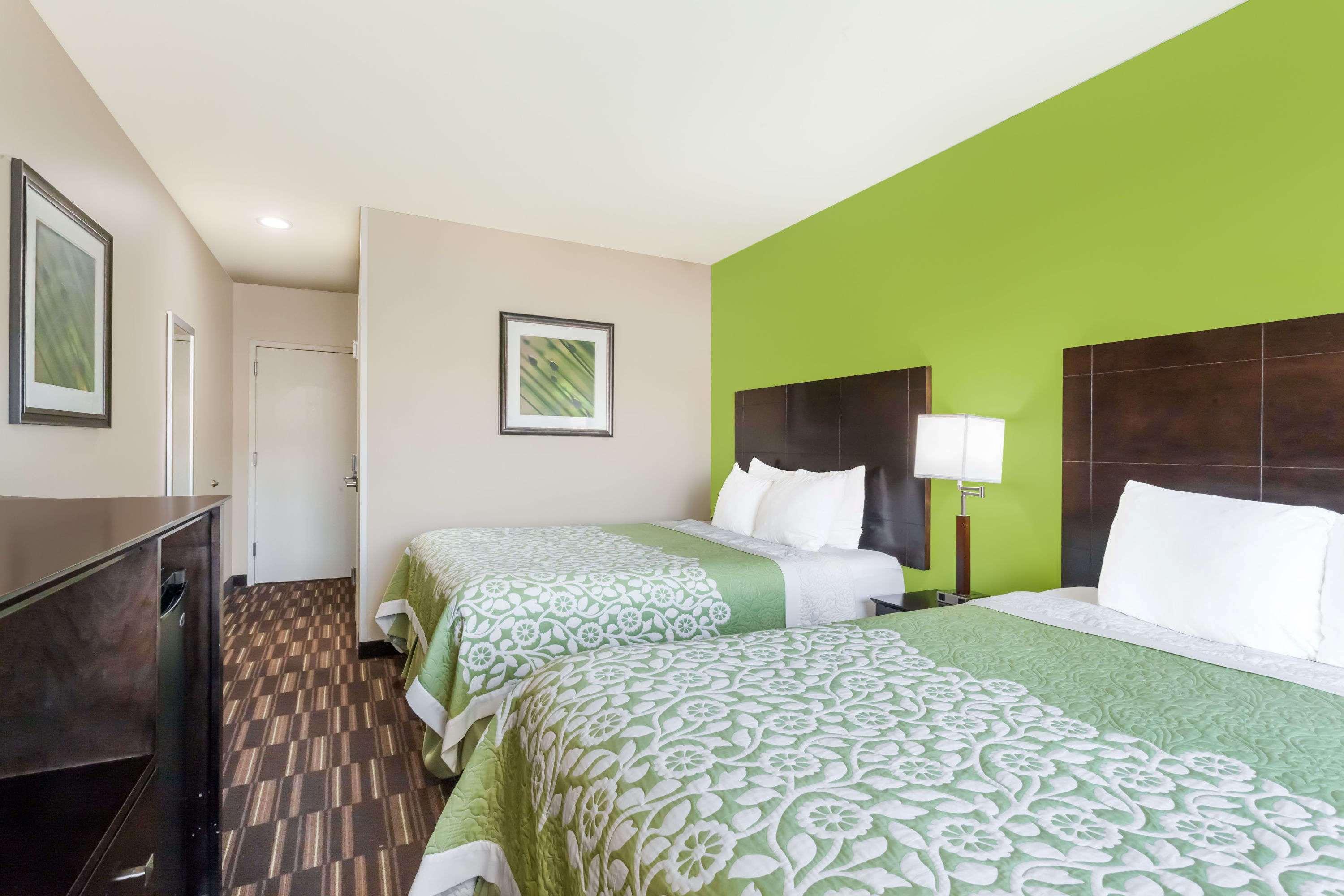 Days Inn & Suites by Wyndham Jamaica JFK Airport 8/20