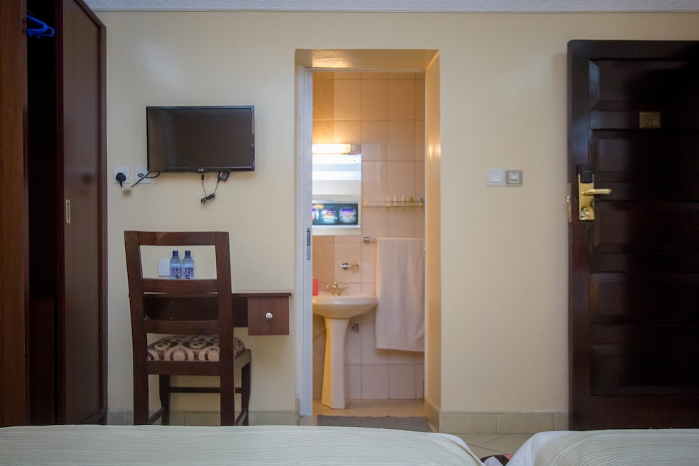 Capital Heights Hotel 47/65