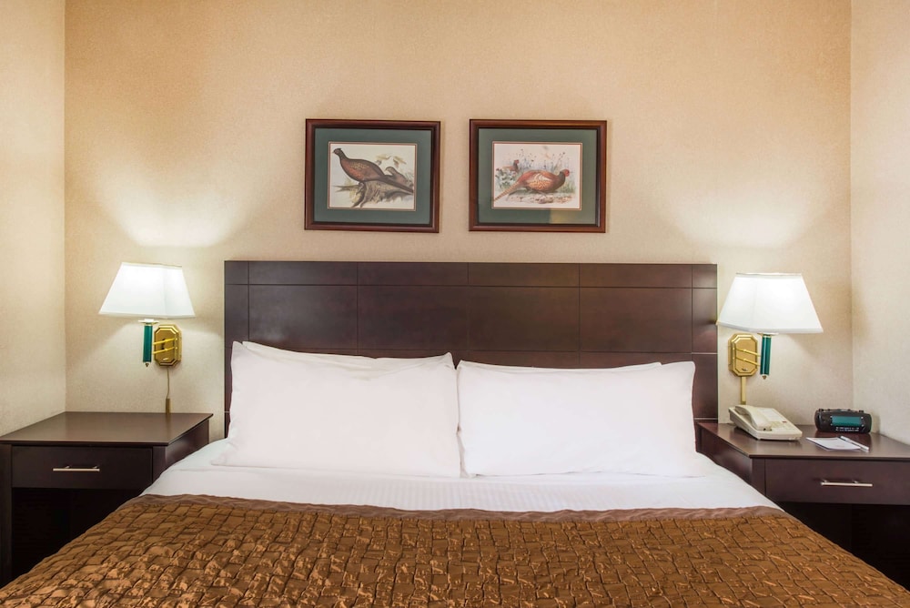 Hawthorn Suites by Wyndham El Paso Airport 7/28