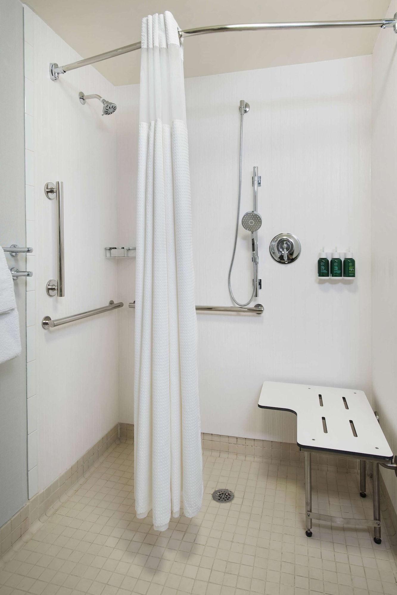 1 BEDROOM, SUITE, QUEEN BED, SOFA, ACCESSIBLE