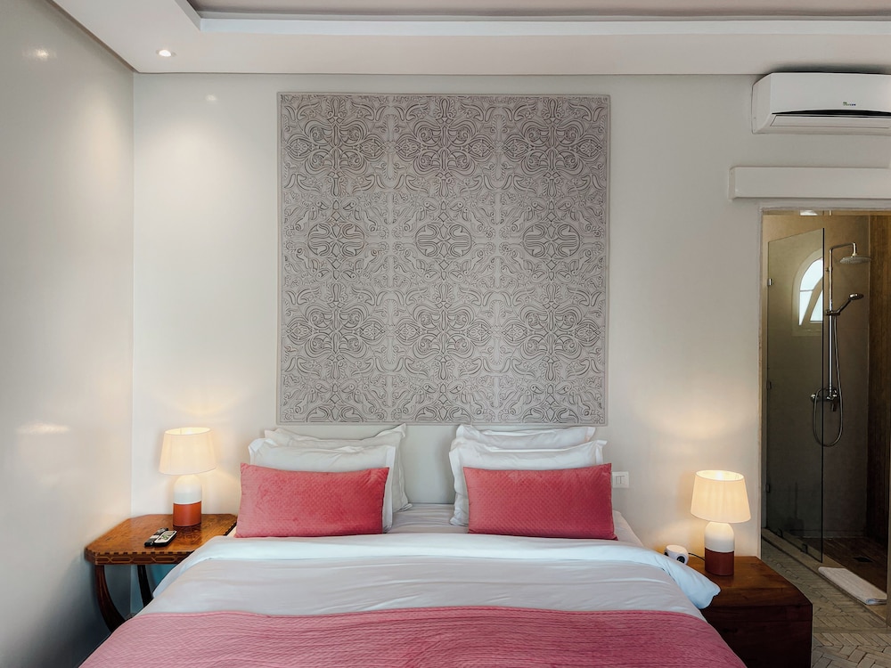 Panoramic, Pacha, King Bed