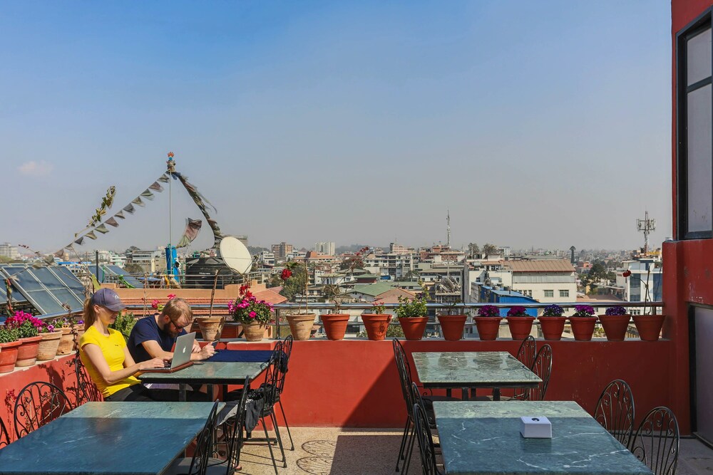Hotel Jay Suites 70/75