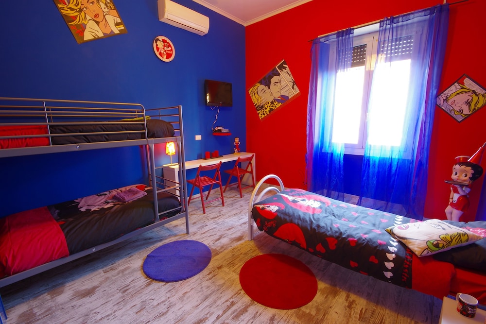 Comics Guesthouse 5/46
