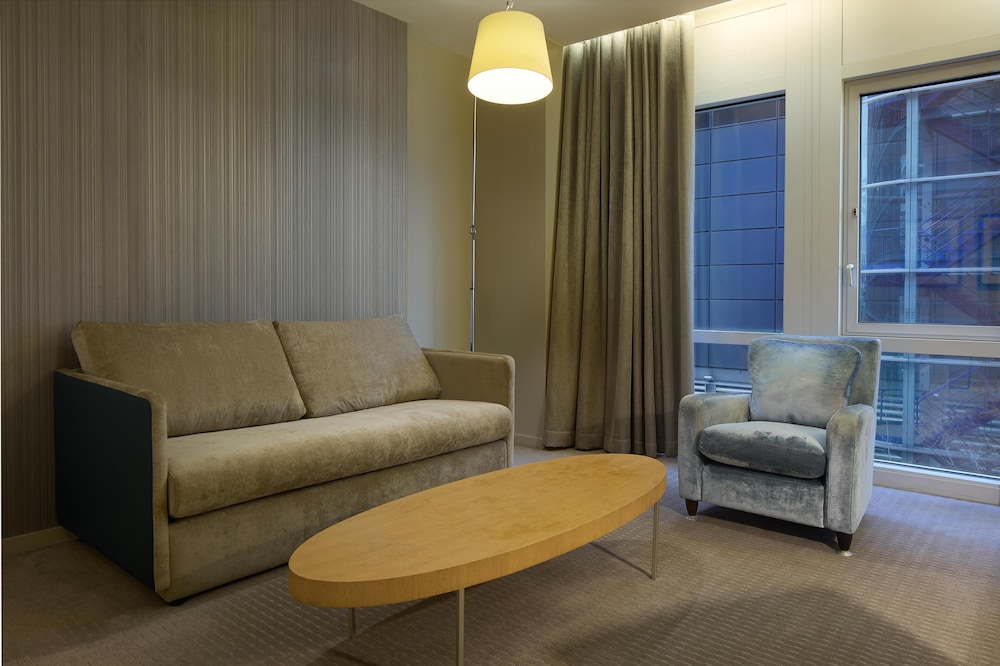 Radisson Blu Hotel, London Canary Wharf East 54/74