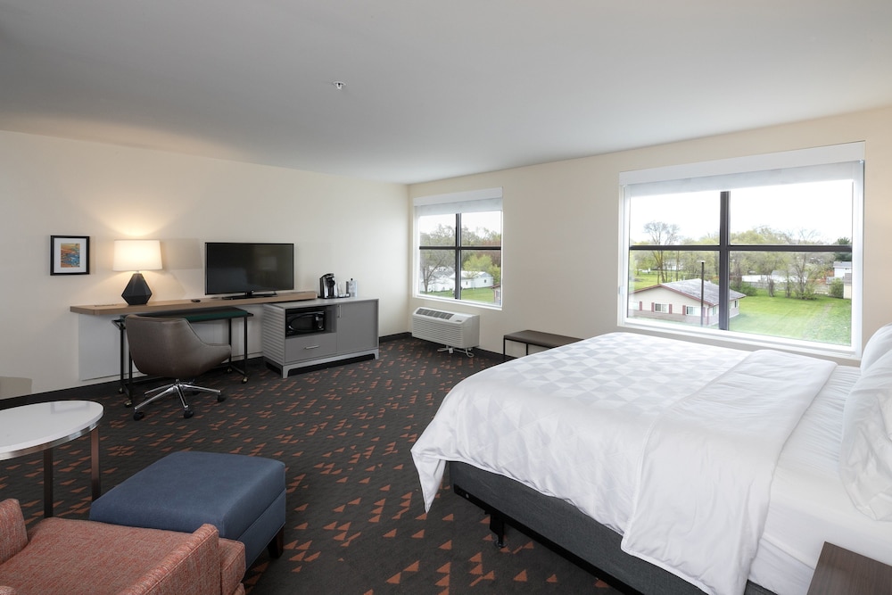 Holiday Inn & Suites Mount Pleasant 21/64