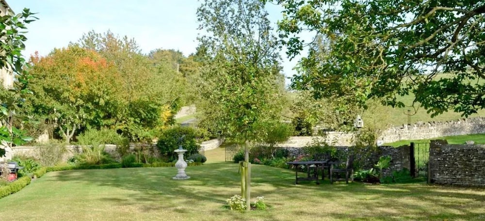 Aylworth Manor 45/50
