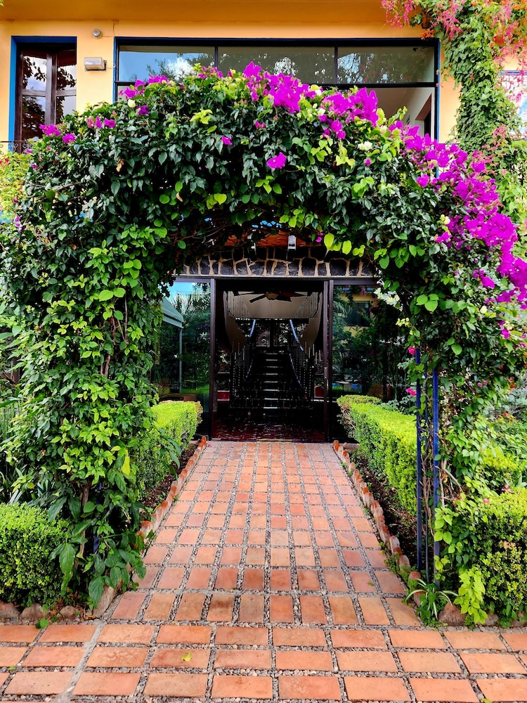 Hacienda de las Flores 47/50
