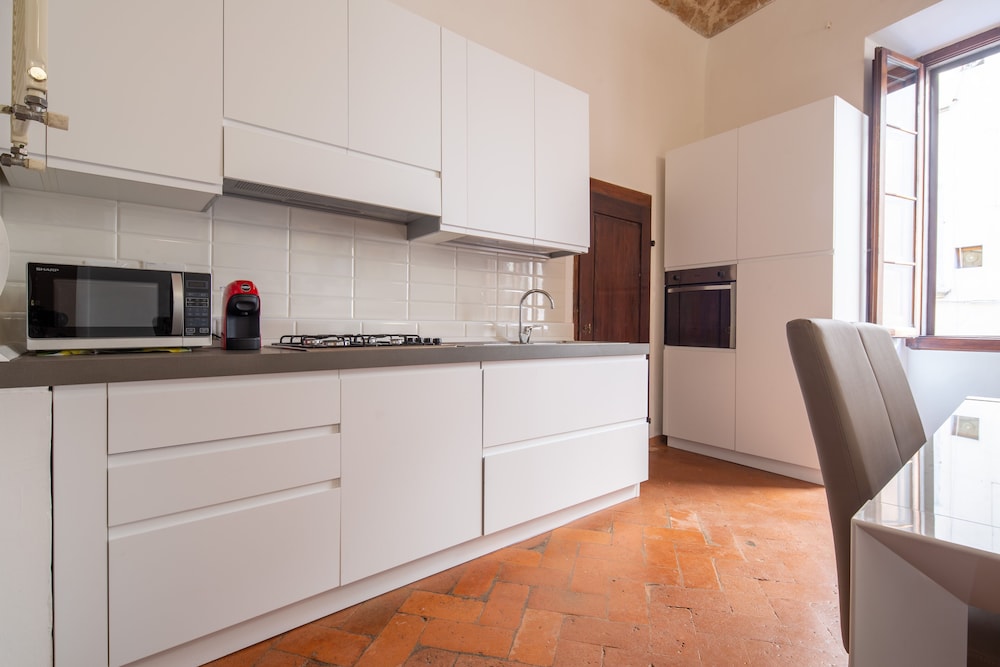 Lian Home in Florence 1/19