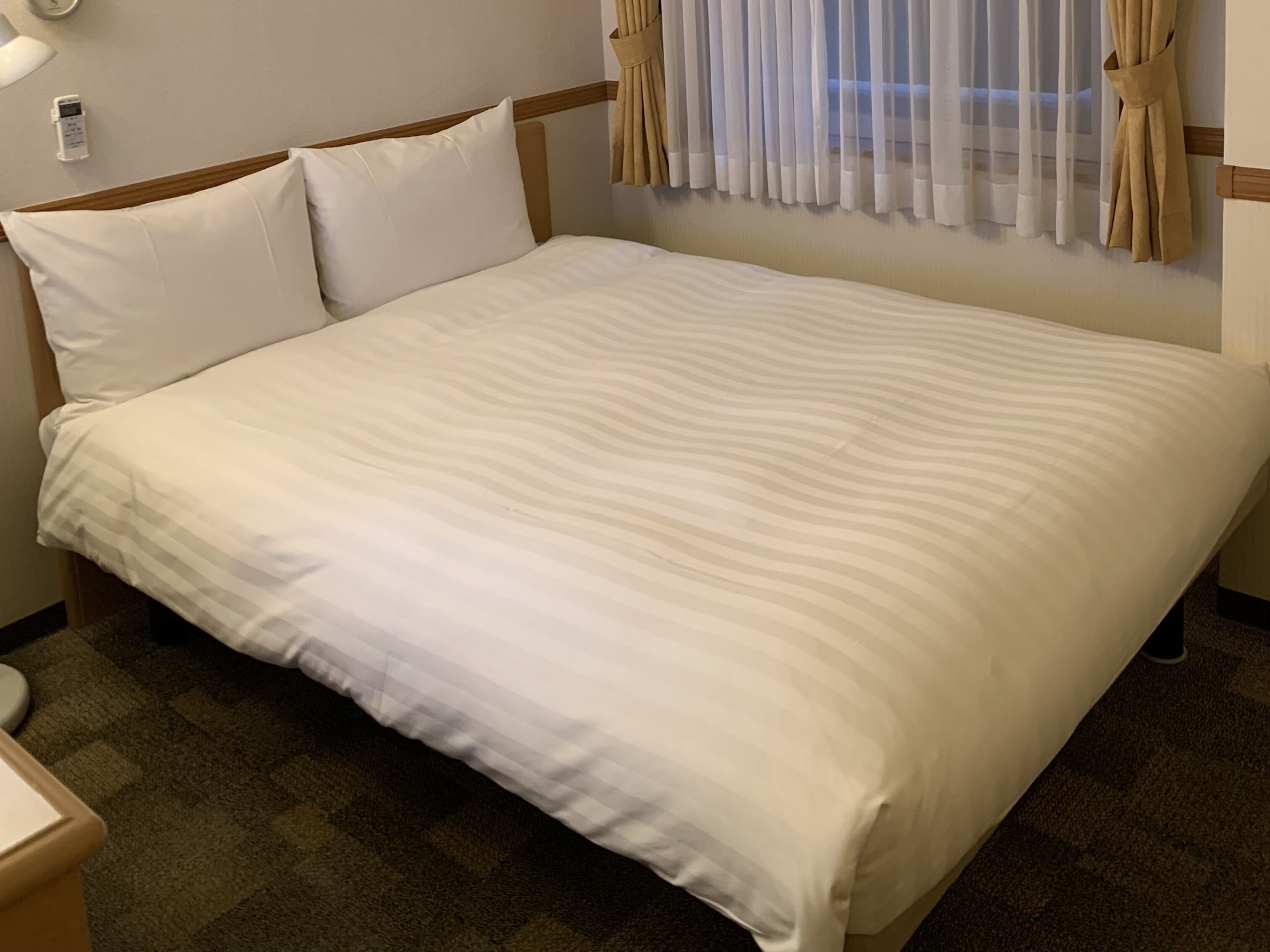 ECONOMY, DOUBLE BED, SMOKING