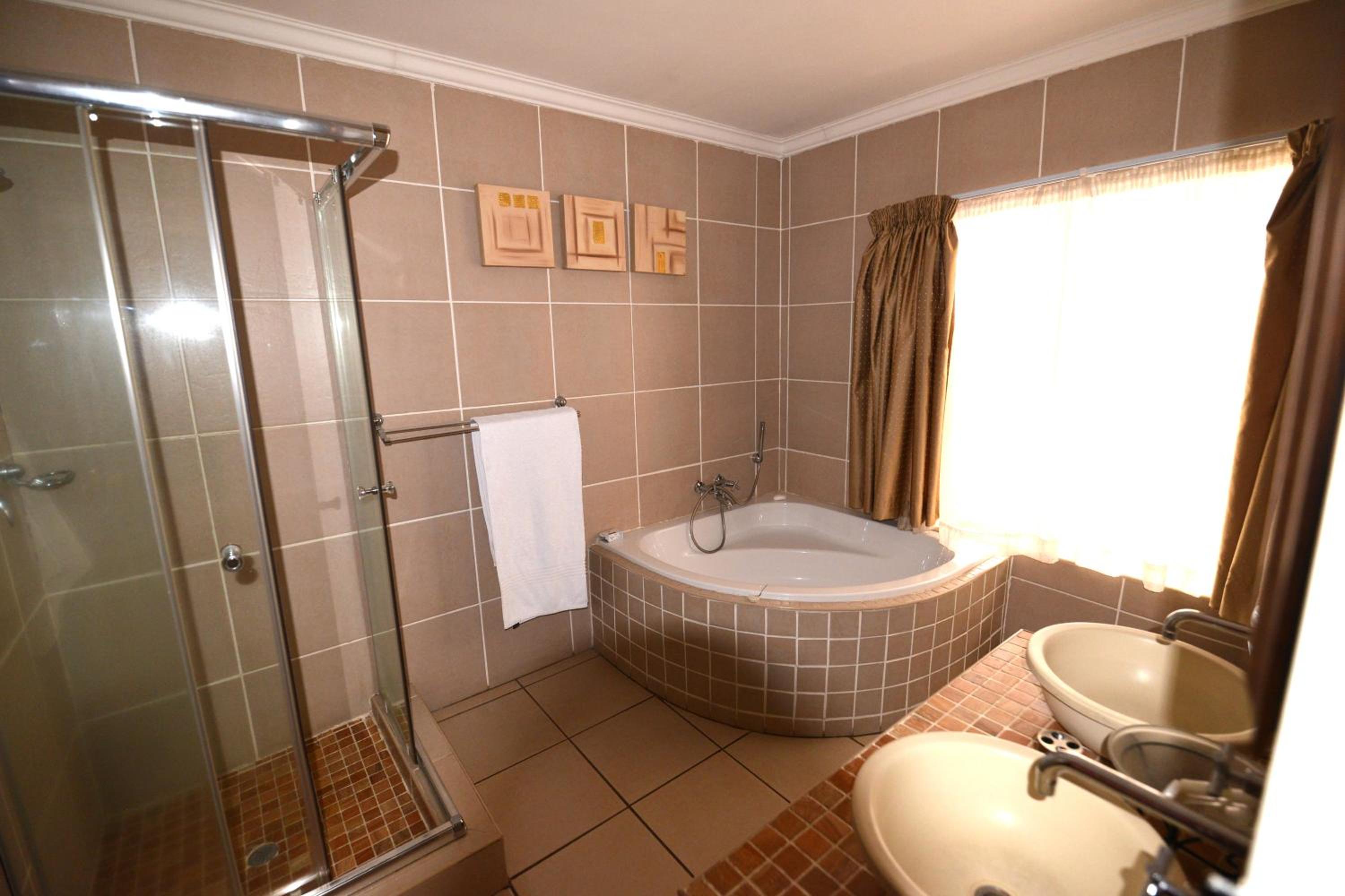 Attache Guest Lodge 24/24