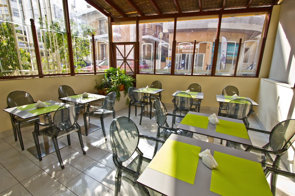 Nafsika Hotel 25/39