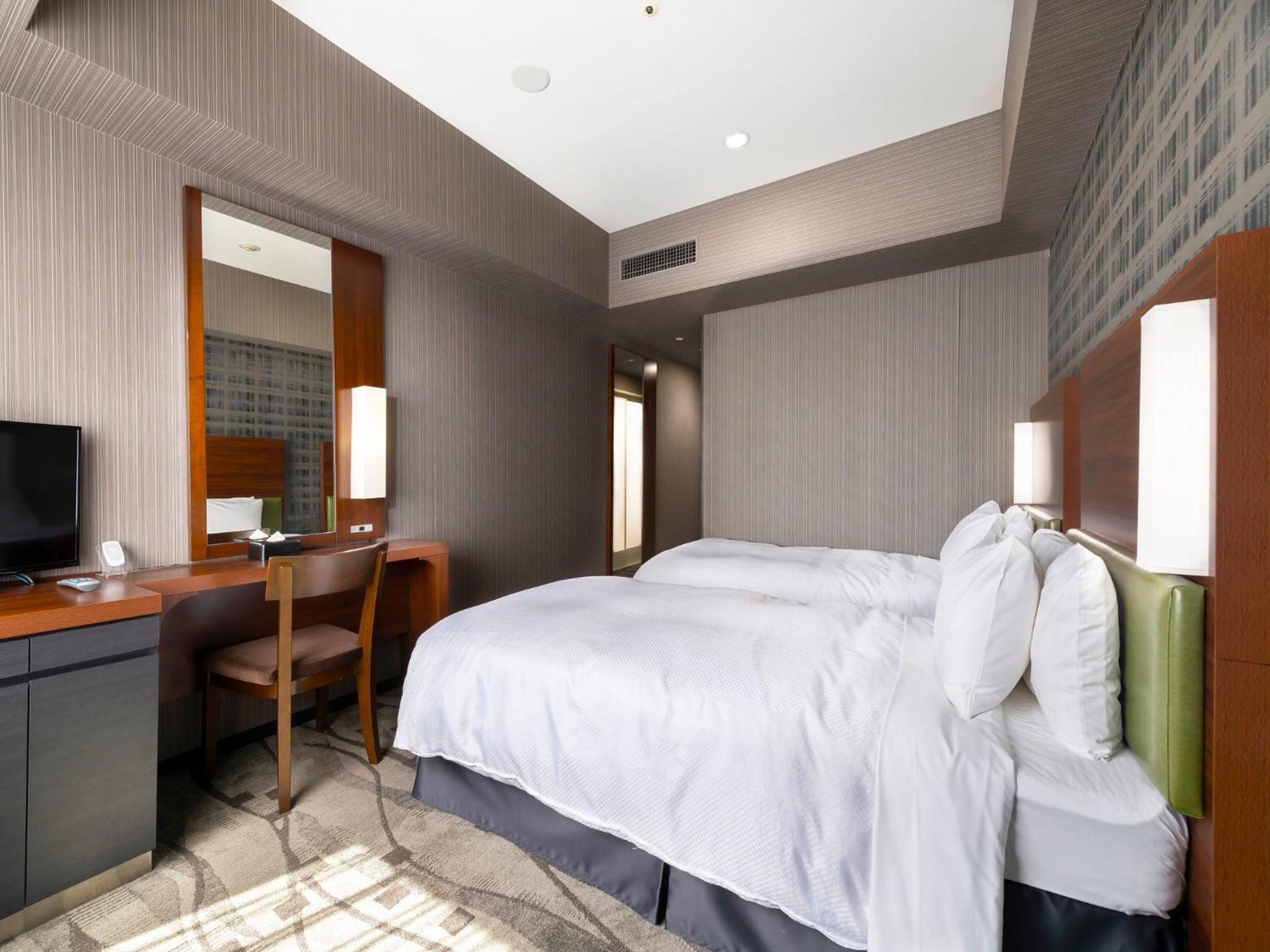 Moderate, Twin Beds