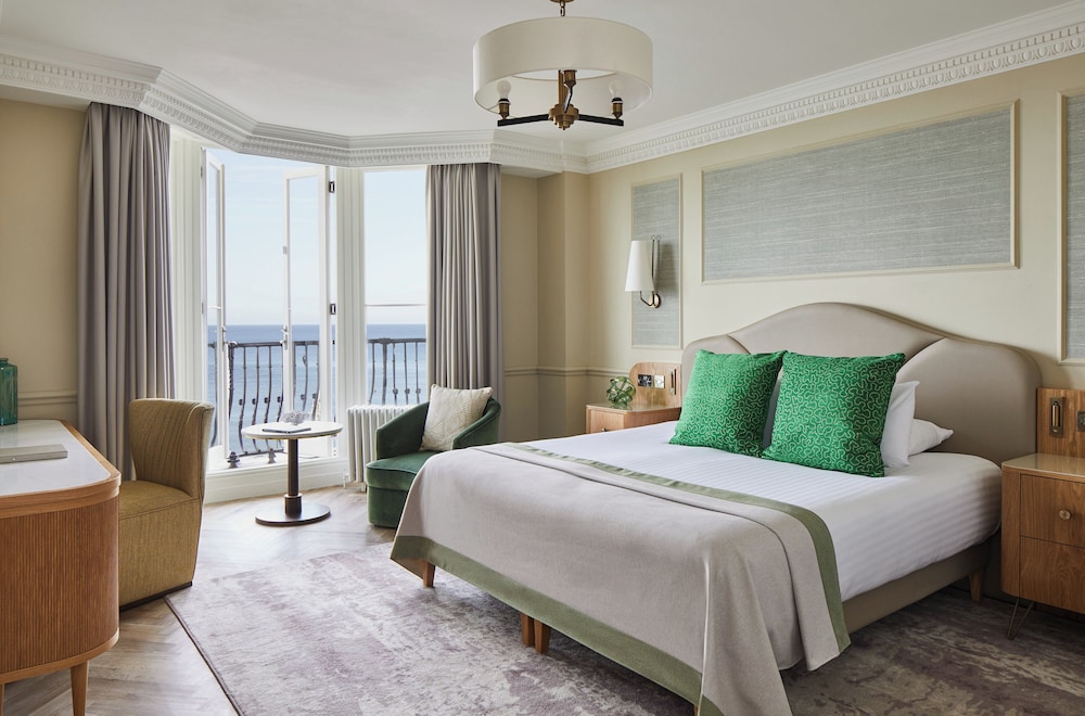 Feature, King Bed, with View