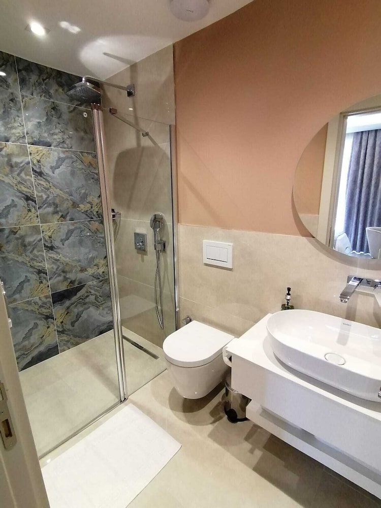 Muhtar Hotel 47/49