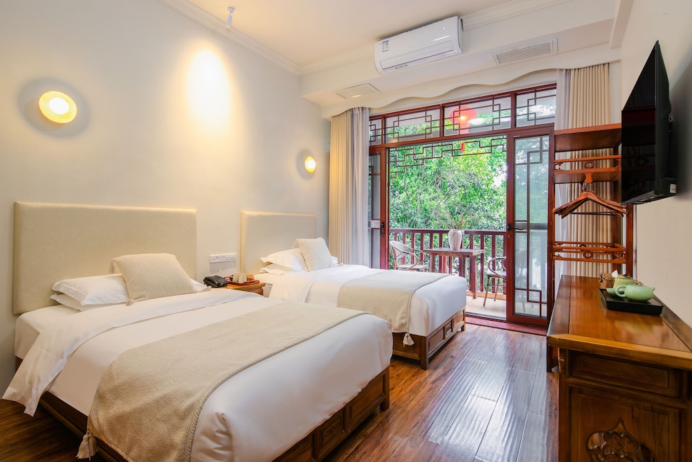 ROOM, TWIN BEDS, BALCONY