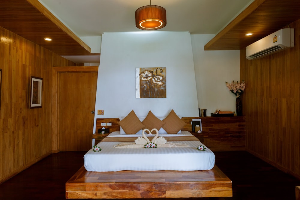 Bungalow, King Bed, Beach Front، Bundhaya Villas Koh Lipe 2/3