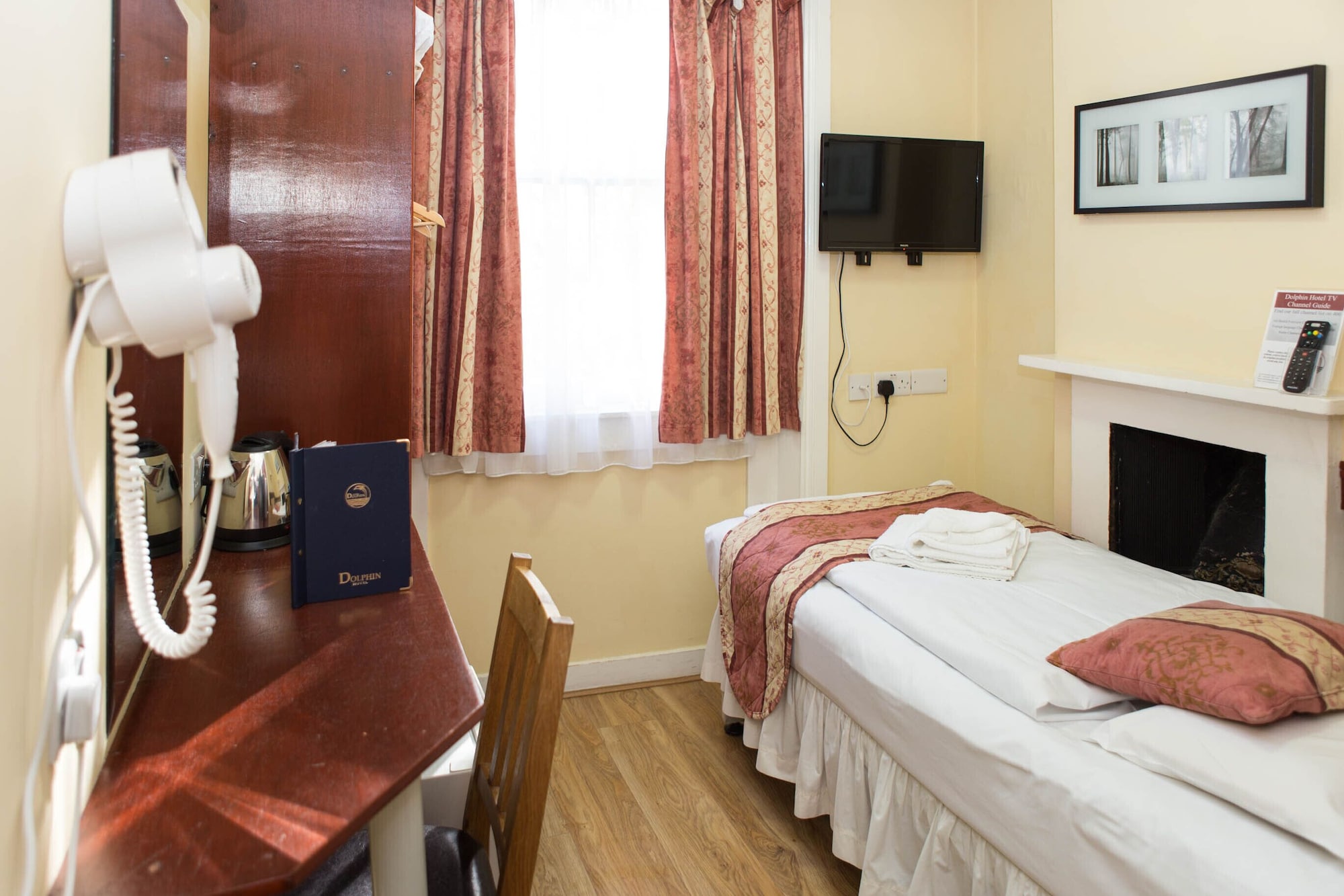 ROOM, SINGLE
