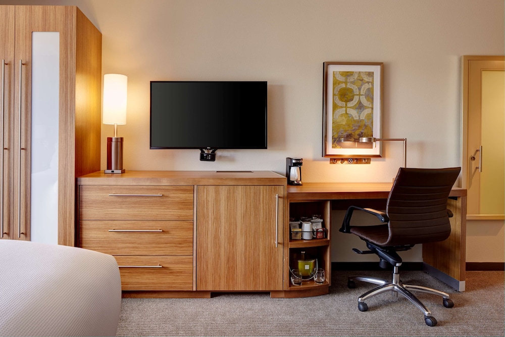 Hyatt Place Madison Verona 48/54