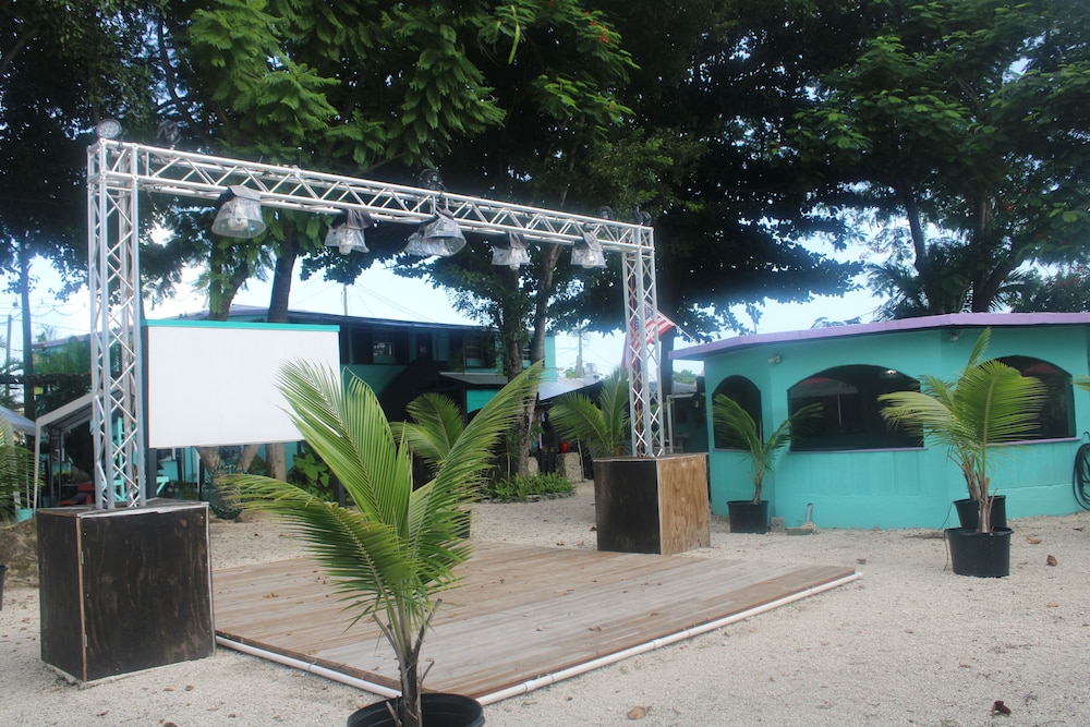 Hoosville Hostel 4/66