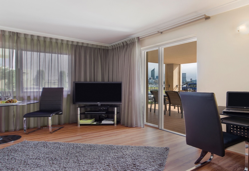 The Peninsula Riverside Serviced Apartments 60/73