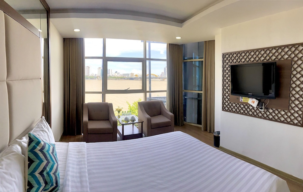 Pariat River Front Hotel 14/62